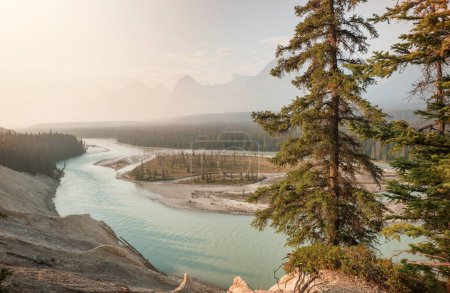 Foto de Hermoso paisaje de montañas en el Parque Nacional Banff, Canadá. - Imagen libre de derechos