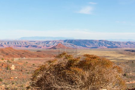 Téléchargez les photos : Paysages américains prairie et falaises, Utah, États-Unis. - en image libre de droit