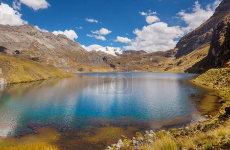 Téléchargez les photos : Beau lac de montagne en Cordillère Blanca, Pérou, Amérique du Sud - en image libre de droit