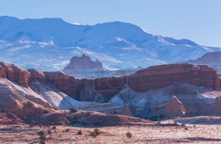 Téléchargez les photos : Sandstone formations in Utah at late autumn, USA. Beautiful Unusual landscapes. - en image libre de droit