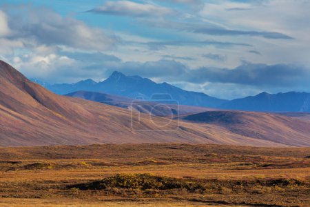 Téléchargez les photos : Mountains landscapes above Arctic circle along Dempster highway, Canada - en image libre de droit