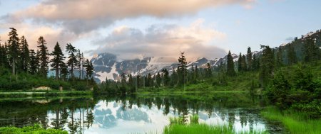 Téléchargez les photos : Mont Shuksan à Washington, États-Unis - en image libre de droit