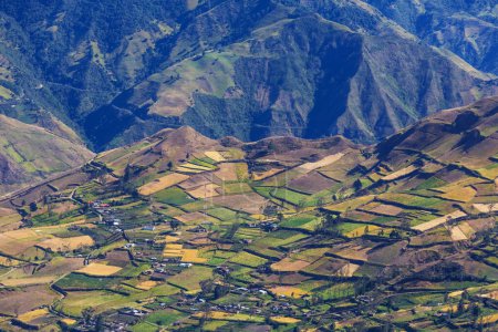 Téléchargez les photos : Beaux paysages ruraux verdoyants dans les montagnes en Équateur, Amérique du Sud - en image libre de droit