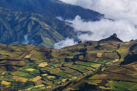 Foto de Hermosos paisajes rurales verdes en las montañas en Ecuador, América del Sur - Imagen libre de derechos