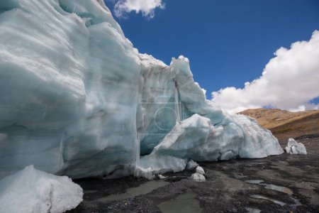 Téléchargez les photos : Glacier Géant en haute montagne - en image libre de droit