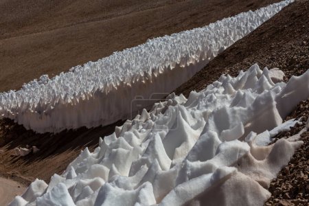 Foto de Inusuales kalgasporas de formación de nieve en el Paso Agua Negra, Argentina. - Imagen libre de derechos