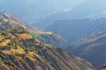 Piękny krajobraz gór w Andach (lub południowych Cordilleras) w Peru