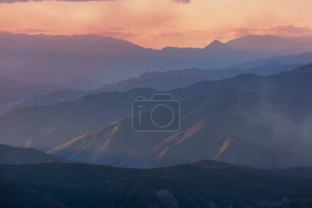 Foto de Silueta de montaña al amanecer en Colombia, América del Sur - Imagen libre de derechos