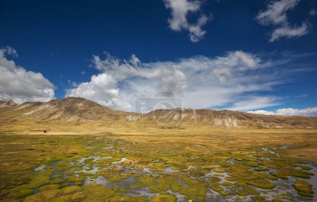 Téléchargez les photos : Beau paysage montagneux dans les Andes (ou les Cordillères du Sud) au Pérou - en image libre de droit