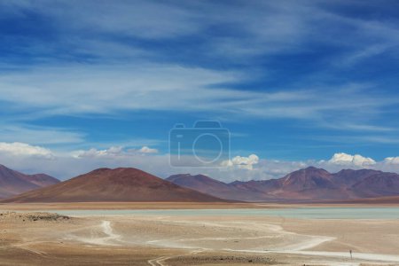 Lago Altiplano en Cordillera de los Andes, Bolivia, Sudamérica