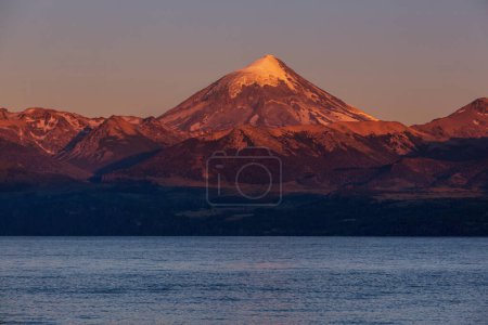 Vulkan Lanin bei Sonnenuntergang in Argentinien