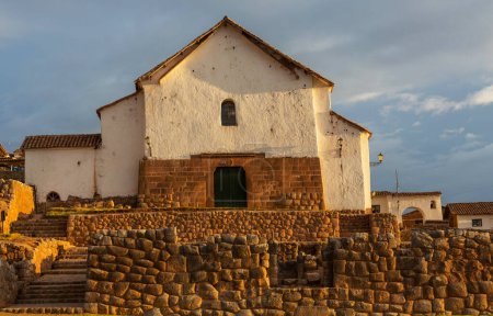 Téléchargez les photos : Église coloniale de Chinchero au Pérou, Amérique du Sud - en image libre de droit