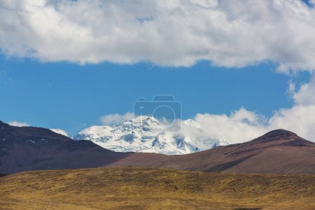 Téléchargez les photos : Beaux paysages de montagnes en Cordillère Blanca, Pérou, Amérique du Sud - en image libre de droit