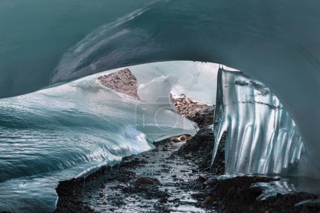 Téléchargez les photos : Grotte de glace en haute montagne, Canada - en image libre de droit