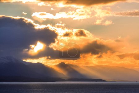 Foto de Fin del mundo- hermoso paisaje natural alrededor del sonido Beagle en Ushuaia, Argentina - Imagen libre de derechos