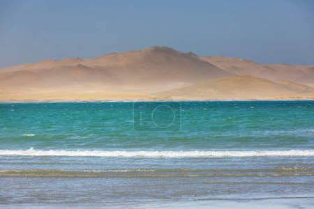 Foto de Paisajes de costa desierta en el Océano Pacífico, Perú, América del Sur - Imagen libre de derechos