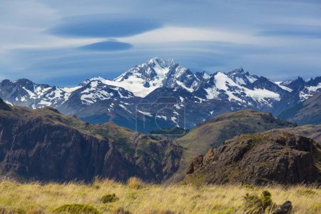Hermosos paisajes montañosos a lo largo de Carretera Austral, Patagonia, Sur de Chile