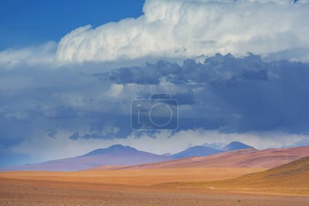 El desierto épico de Salvador Dalí. Paisajes naturales inusuales en Bolivia.