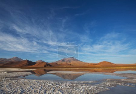 Foto de Hermosos paisajes naturales en el desierto de Atacama, norte de Chile - Imagen libre de derechos
