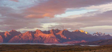 Téléchargez les photos : Paysages de Patagonie dans le sud de l'Argentine. Beaux paysages naturels. - en image libre de droit