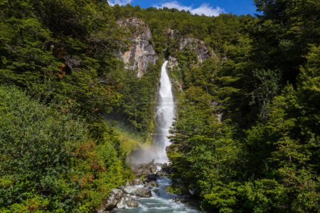 Foto de Hermosa cascada en Chile, América del Sur. - Imagen libre de derechos
