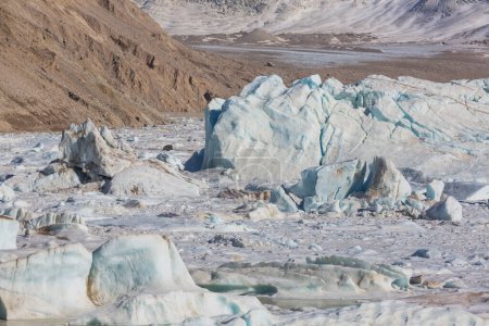 Foto de Icebergs in the lake in high Patagonia mountains, Argentina, América del Sur - Imagen libre de derechos