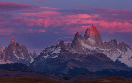 Célèbre Cerro Fitz Roy et Cerro Torre l'un des plus beaux et difficiles à accentuer pics rocheux en Patagonie, Argentine
