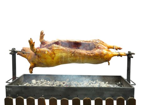 Foto de Asado Barbacoa de cerdo sobre carbón vegetal en asador aislado sobre fondo blanco - Imagen libre de derechos
