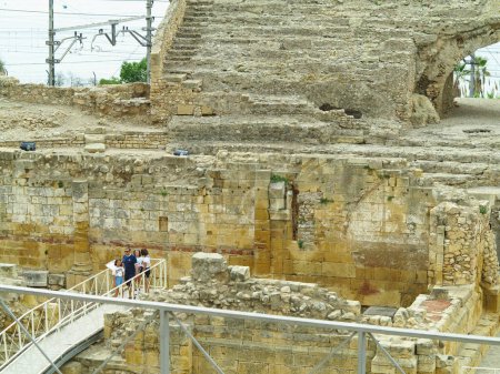 Foto de TARRAGONA, SPAIN - 06.07.2022: View of the ruins of ancient roman amphitheater - Imagen libre de derechos