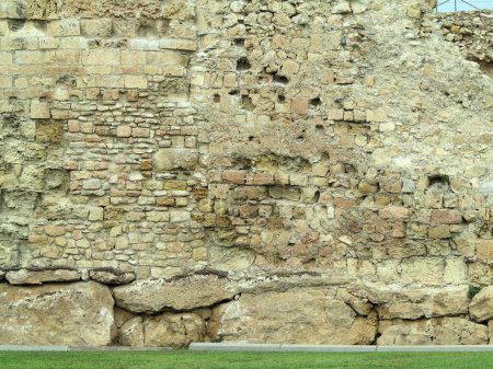 Foto de Pared del castillo hecha de piedras viejas texturas para el diseño y fondo de la foto - Imagen libre de derechos