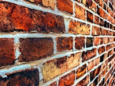 Foto de Patrón de ladrillo estilo arquitectura escandinava, textura de una pared de ladrillo en perspectiva. Enfoque selectivo. - Imagen libre de derechos