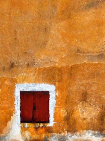 Foto de Worn wall of a building in old town of Lovran in Istria, Croatia - Imagen libre de derechos