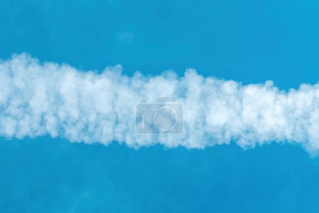 Foto de Patrón de cola de avión a través del cielo azul, directamente debajo - Imagen libre de derechos