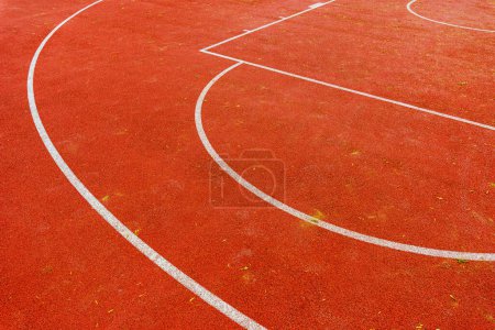 Téléchargez les photos : Lignes de marquage extérieur de terrain de basket-ball comme fond sportif abstrait avec espace de copie - en image libre de droit