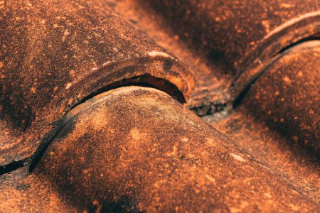 Téléchargez les photos : Closeup of old rustic terracotta roof tiles pattern as background, architectural detail from Lovran, Croatia - en image libre de droit