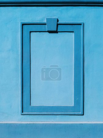 Foto de Marco de ventana falso en la pared como espacio de copia, imagen vertical - Imagen libre de derechos