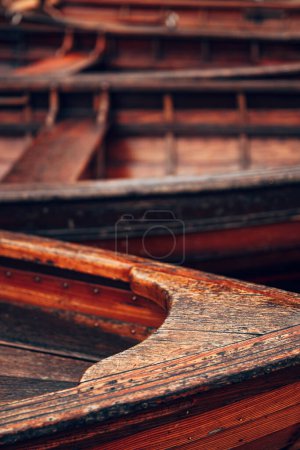 Foto de Idyllic scene of wooden dinghy boats gently gliding across the serene waters of Lake Bohinj, Slovenia. Selective focus. - Imagen libre de derechos