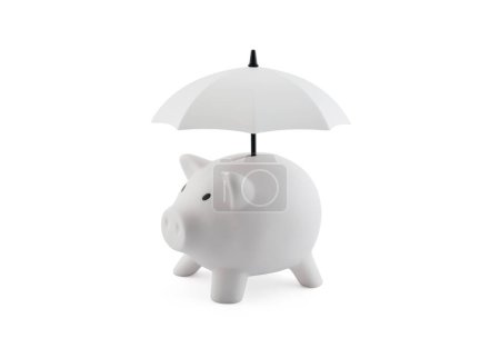 Foto de Seguro financiero. Hucha blanca con paraguas aislado sobre fondo blanco - Imagen libre de derechos
