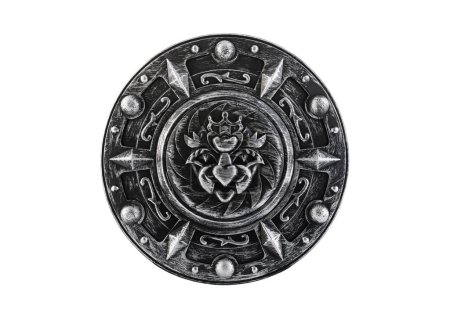 Foto de Antiguo escudo redondo ornamental aislado sobre fondo blanco con camino de recorte - Imagen libre de derechos