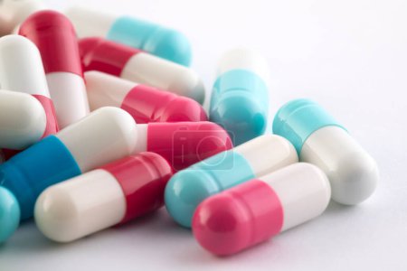 Téléchargez les photos : Tas de médicaments pilules colorées macro shot - en image libre de droit