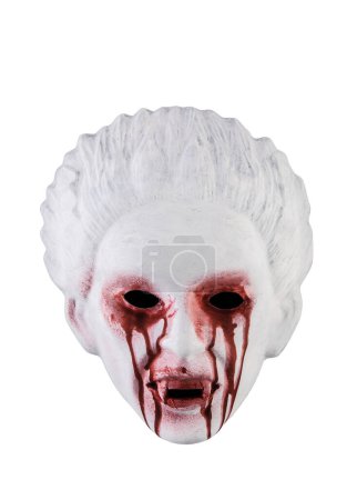 Téléchargez les photos : Creepy tête de vampire sanglante isolé sur fond blanc avec chemin de coupure - en image libre de droit