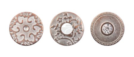 Foto de Grupo de tres botones de costura de metal aislados sobre fondo blanco - Imagen libre de derechos