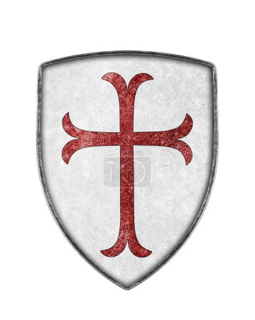 Foto de Antiguo escudo de cruzados de metal con cruz roja aislada sobre fondo blanco - Imagen libre de derechos