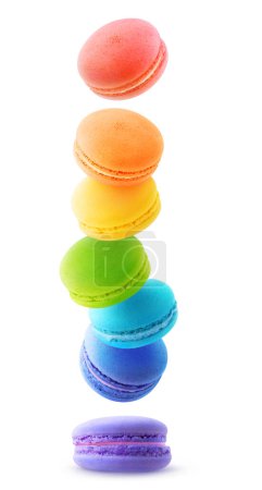 Téléchargez les photos : Macarons tombants de couleurs arc-en-ciel, isolés sur fond blanc - en image libre de droit