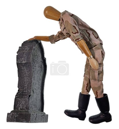 Ein Soldat betet auf einem Grabstein