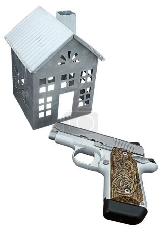Pistola de metal 9mm de plata con empuñadura grabada celta y casa de plata