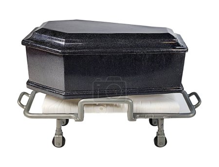 Cercueil en bois noir utilisé pour enterrer les personnes qui sont décédées assis sur une civière