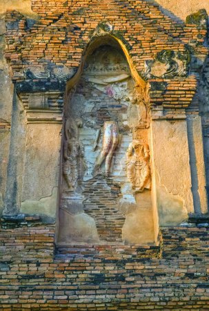 Téléchargez les photos : Gros plan sur le temple Wat Thraphang Thong Lang à Sukhothai le jour, site du patrimoine mondial de l'UNESCO, Thaïlande - en image libre de droit