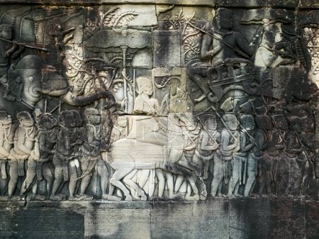Téléchargez les photos : Gros plan sur la sculpture en bas-relief du temple Bayon au Cambodge à Angkor. - en image libre de droit