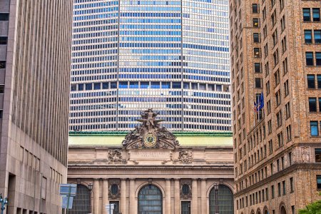Foto de Fachada sur de la Grand Central Station con reloj y estatua en la ciudad de Nueva York - Imagen libre de derechos